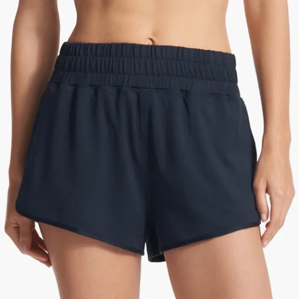 Vuori Micro Mesh High Rise Performance Short 2.5” Ink Blue-Black Small